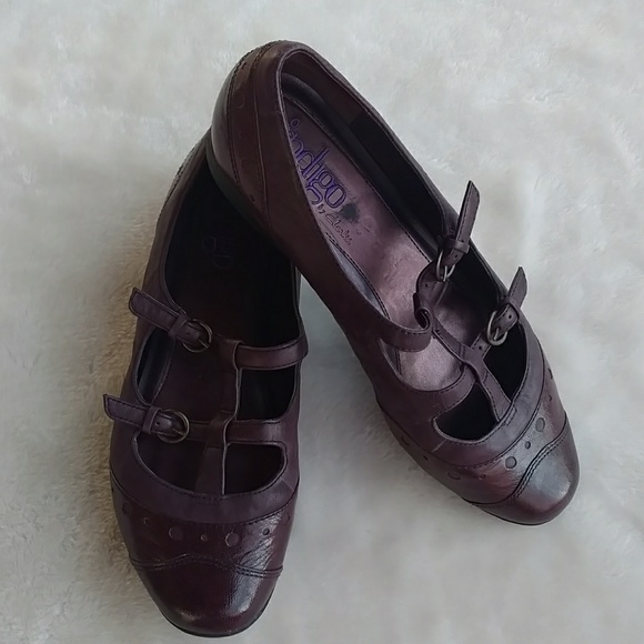 clarks plum shoes